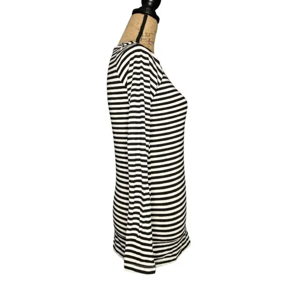 NWT POOF! Women’s Black White Striped Top Criss Cross V-Neck Long Sleeve Small - Picture 7 of 7